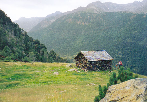 Cabane pouvant servir d'abri entre le refuge Barbote et Vall Ferrera